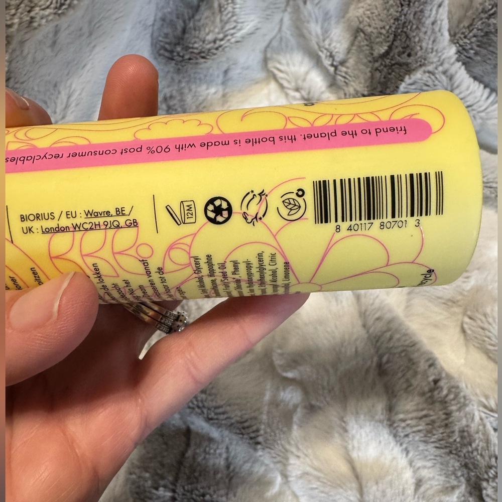 Amika - Velveteen Dream Smoothing Conditioner 9.2oz
NEW Full Size - Picture 3 of 4